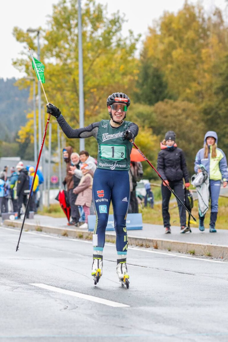 Jenny Nowak (GER) beim Zieleinlauf im Teamsprint