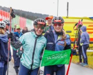 Die ersten Teamsprint-Siegerinnen in der Geschichte der Nordischen Kombination kommen aus Sachsen: Jenny Nowak (GER) und Ronja Loh (GER), (l-r).