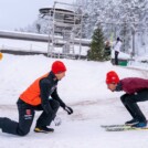 Johannes Rydzek (GER) beim Aufwärmen mit Trainer Kai Bracht