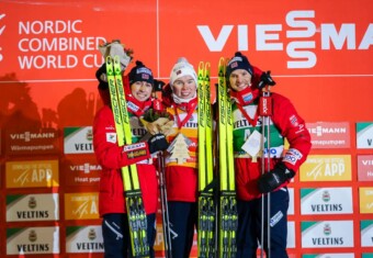 Norwegischer Dreifacherfolg: Jarl Magnus Riiber (NOR), Jens Luraas Oftebro (NOR), Joergen Graabak (NOR), (l-r)