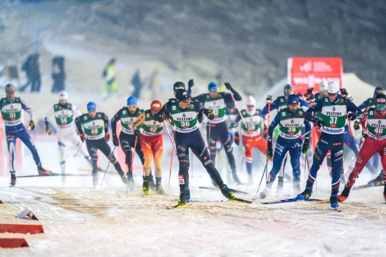 Sieht fast aus wie ein Massenstart: der Individual Compact, am Start mit Samuel Costa (ITA) und Antoine Gerard (FRA) (l-r)