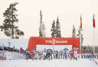 Das Feld auf den letzten Metern: Johannes Rydzek (GER), Stefan Rettenegger (AUT), Jens Luraas Oftebro (NOR), Joergen Graabak (NOR), Vinzenz Geiger (GER), Kristjan Ilves (EST), Johannes Lamparter (AUT), Jarl Magnus Riiber (NOR), (l-r)