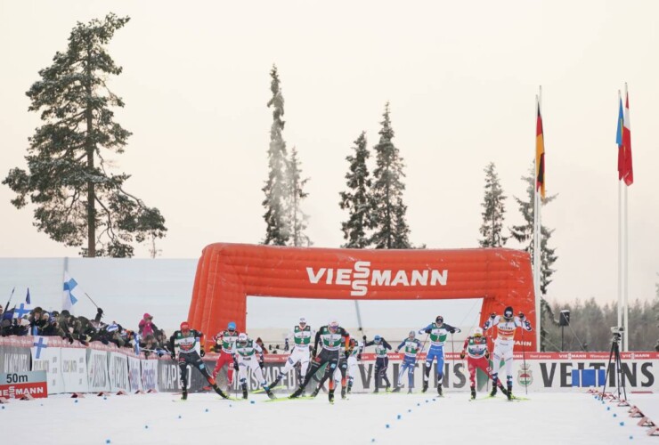 Das Feld auf den letzten Metern: Johannes Rydzek (GER), Stefan Rettenegger (AUT), Jens Luraas Oftebro (NOR), Joergen Graabak (NOR), Vinzenz Geiger (GER), Kristjan Ilves (EST), Johannes Lamparter (AUT), Jarl Magnus Riiber (NOR), (l-r)