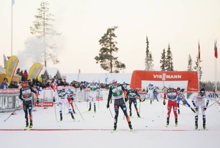 Knappe Angelegenheit: Johannes Rydzek (GER), Vinzenz Geiger (GER), Johannes Lamparter (AUT), Jarl Magnus Riiber (NOR), (l-r) im Ziel.