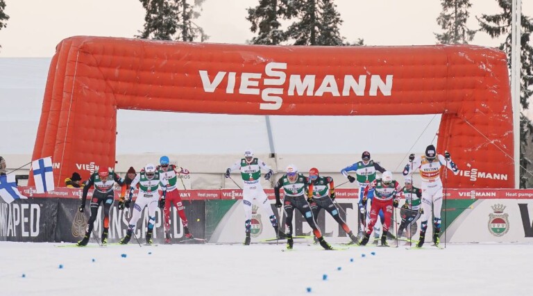 Zielsprint im Rudel: Johannes Rydzek (GER), Jens Luraas Oftebro (NOR), Stefan Rettenegger (AUT), Joergen Graabak (NOR), Vinzenz Geiger (GER), Julian Schmid (GER), Kristjan Ilves (EST), Johannes Lamparter (AUT), Manuel Faisst (GER), Jarl Magnus Riiber (NOR), (l-r)