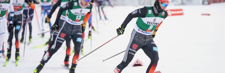 Julian Schmid (GER) mit Vinzenz Geiger (GER), Manuel Faißt (GER) und Johannes Rydzek (GER)(r-l) im Schlepptau.