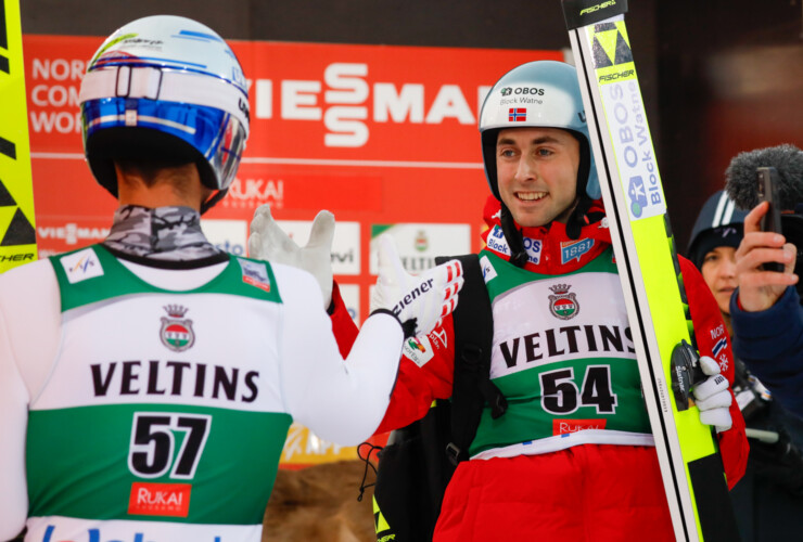 Zwei Große unter sich: Johannes Lamparter (AUT), Jarl Magnus Riiber (NOR), (l-r)