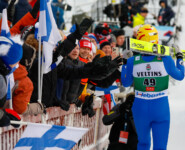 Ilkka Herola (FIN) wird von den finnischen Fans gefeiert.