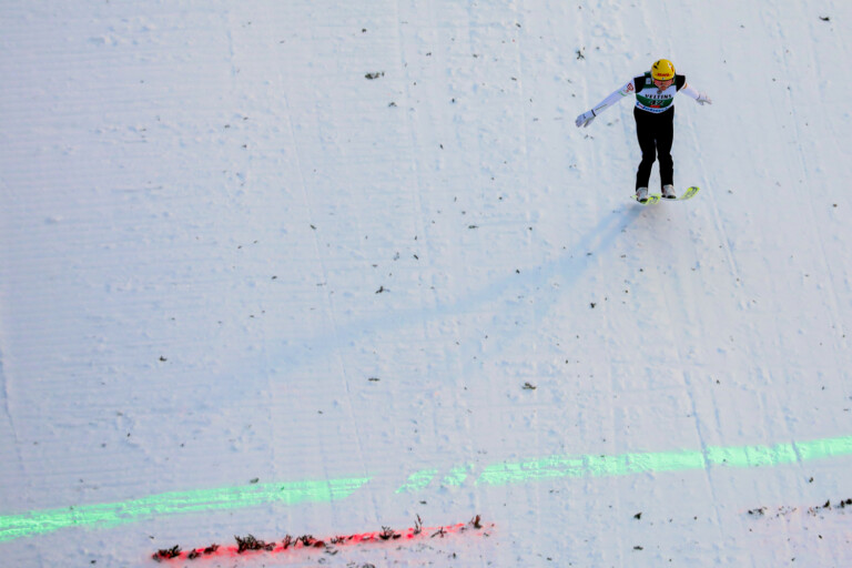 Eero Hirvonen (FIN) im Anflug auf die zwischenzeitliche Führung.