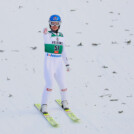 Johannes Lamparter (AUT) führt nach dem Springen.