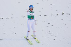 Johannes Lamparter (AUT) führt nach dem Springen.