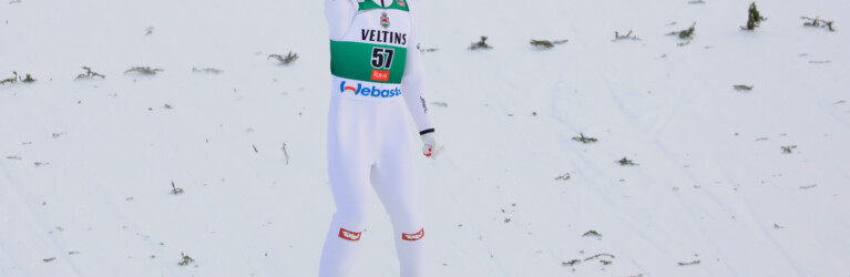 Johannes Lamparter (AUT) führt nach dem Springen.