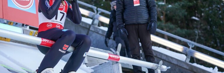 Svenja Wuerth (GER) sitzt auf dem Startbalken.