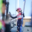 Nathalie Armbruster (GER) wirft einen Blick auf die Zwischenstände.