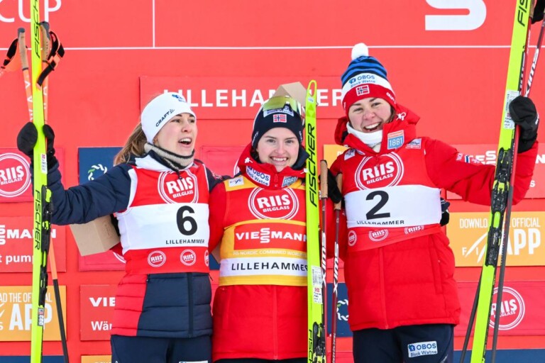 Das Podium beim Weltcup-Auftakt: Ida Marie Hagen (NOR), Gyda Westvold Hansen (NOR), Mari Leinan Lund (NOR), (l-r)