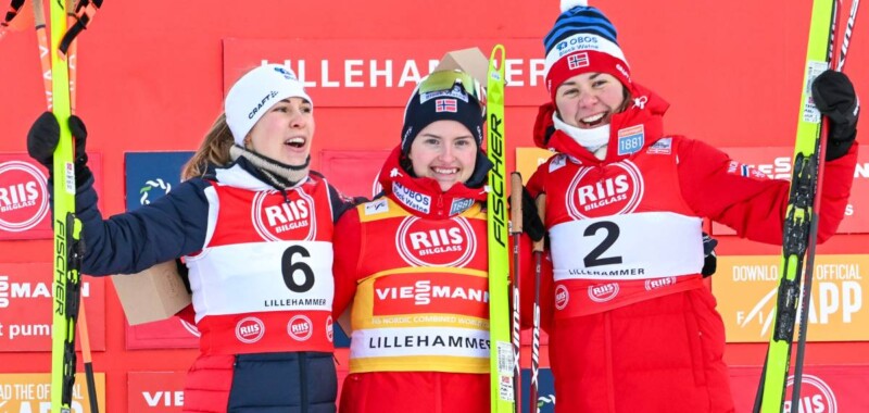 Das Podium beim Weltcup-Auftakt: Ida Marie Hagen (NOR), Gyda Westvold Hansen (NOR), Mari Leinan Lund (NOR), (l-r)