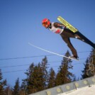 Johannes Rydzek (GER) springt auf der Normalschanze in Lillehammer.