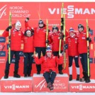 Feierstimmung bei den Norwegern: Jens Luraas Oftebro (NOR), Jarl Magnus Riiber (NOR), Joergen Graabak (NOR), Ida Marie Hagen (NOR), Gyda Westvold Hansen (NOR), Mari Leinan Lund (NOR), (l-r) mit Sportchef Ivar Stuan