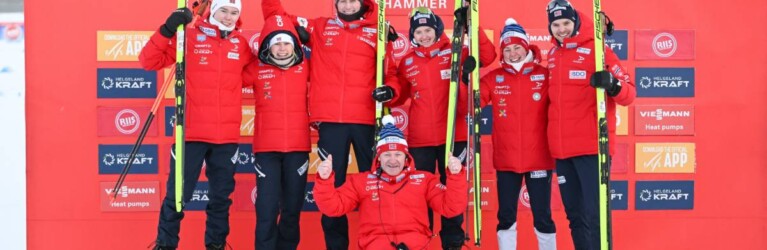 Feierstimmung bei den Norwegern: Jens Luraas Oftebro (NOR), Jarl Magnus Riiber (NOR), Joergen Graabak (NOR), Ida Marie Hagen (NOR), Gyda Westvold Hansen (NOR), Mari Leinan Lund (NOR), (l-r) mit Sportchef Ivar Stuan