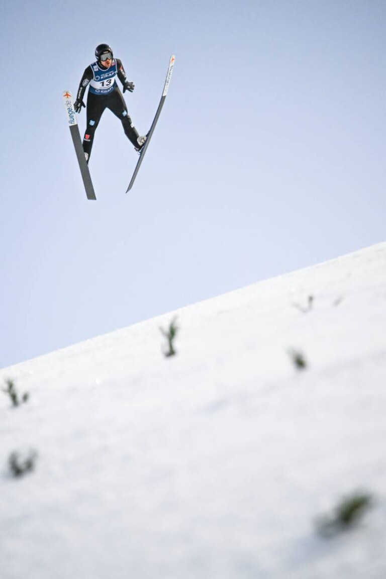 Fabian Riessle (GER) hat auf der Schanze noch zu kämpfen.