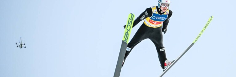 Nur die Drohne kann mithalten mit Jarl Magnus Riiber (NOR).