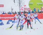 Jens Luraas Oftebro (NOR) gewinnt den Lauf knapp.