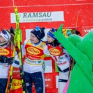 Selfie mit Dinosaurier: Ida Marie Hagen (NOR), Gyda Westvold Hansen (NOR), Minja Korhonen (FIN), (l-r)