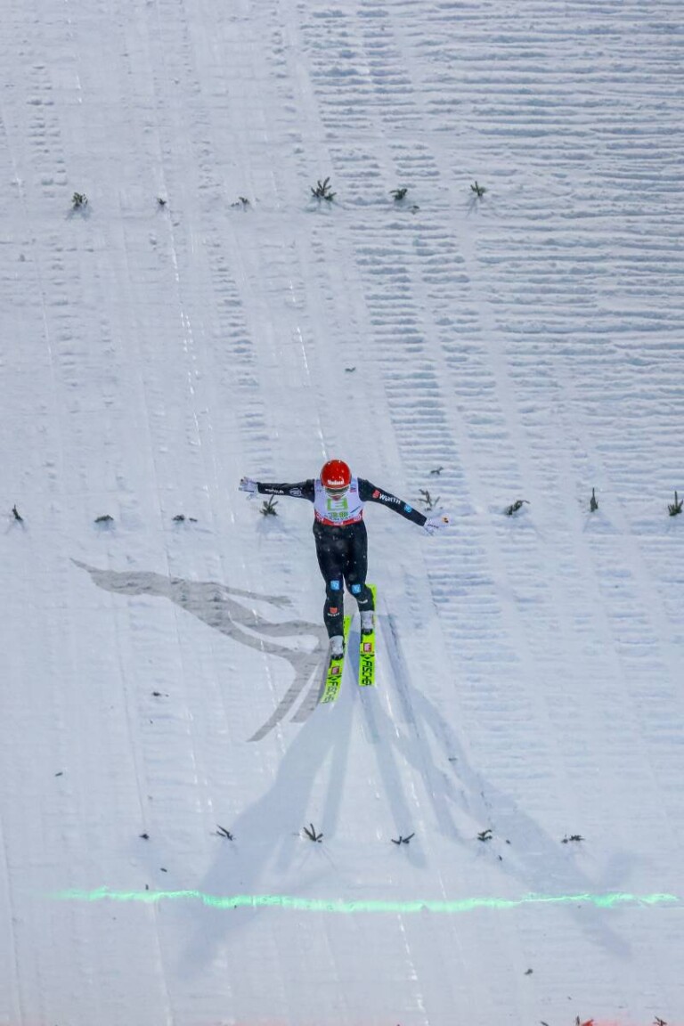 Terence Weber (GER) sprang auf Rang zehn.