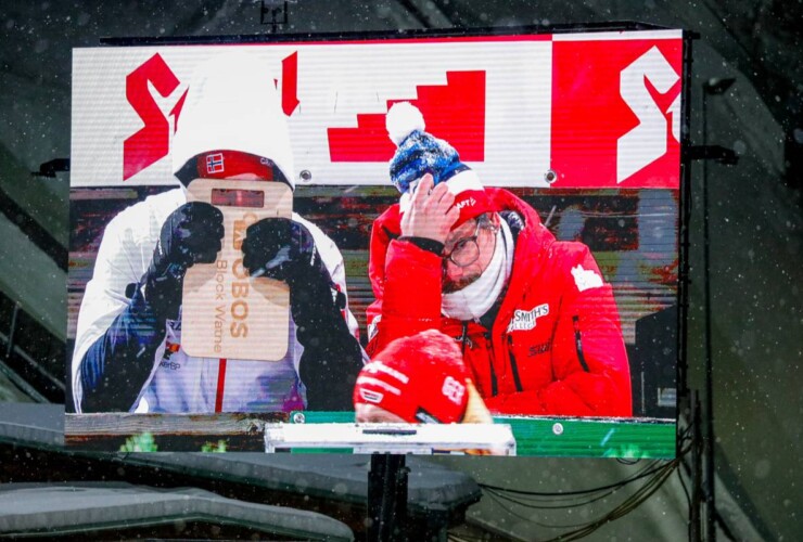 Die norwegischen Trainer können bei Oftebros Sturz gar nicht hinschauen.