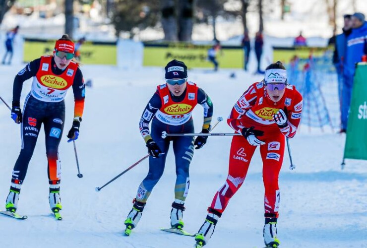 Die Verfolgerinnen: Jenny Nowak (GER), Anju Nakamura (JPN), Lisa Hirner (AUT), (l-r)