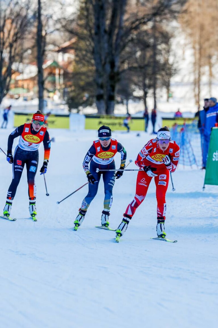 Die Verfolgerinnen: Jenny Nowak (GER), Anju Nakamura (JPN), Lisa Hirner (AUT), (l-r)