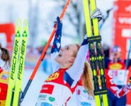 Ida Marie Hagen (NOR) feiert ihren ersten Weltcupsieg.