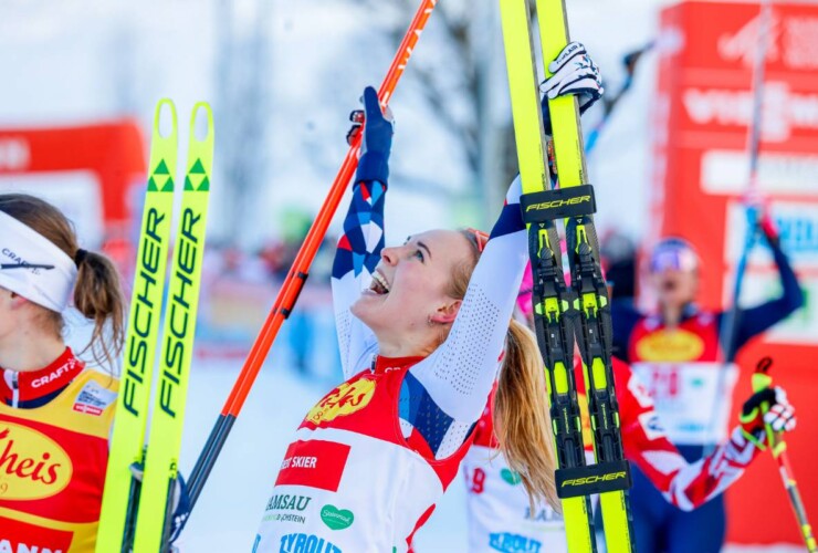 Ida Marie Hagen (NOR) feiert ihren ersten Weltcupsieg.