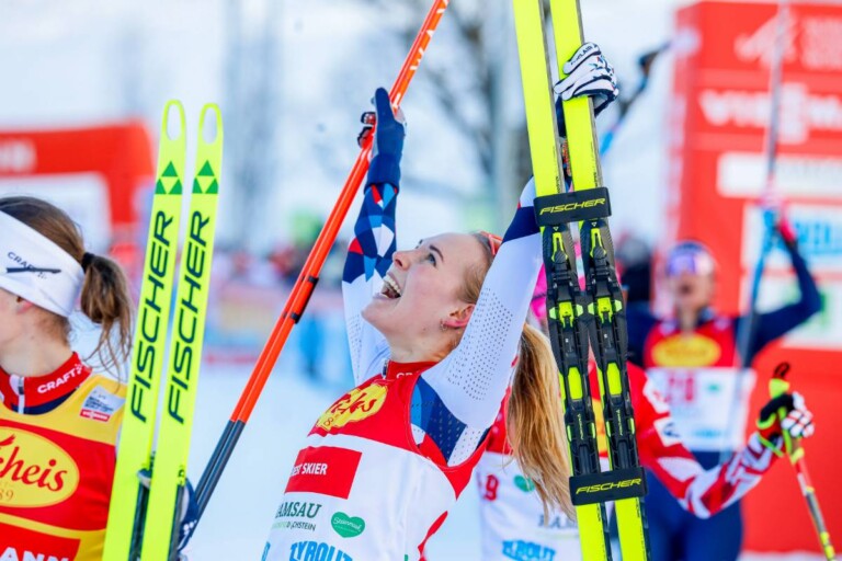 Ida Marie Hagen (NOR) feiert ihren ersten Weltcupsieg.