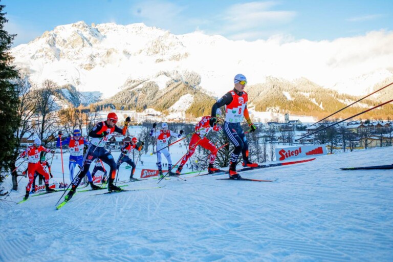 Langlaufen vor herrlicher Kulisse: Johannes Rydzek (GER), Manuel Faisst (GER), (l-r)