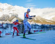 Jarl Magnus Riiber (NOR) an der Spitze des Feldes