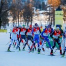 Ein kompaktes Feld: Espen Bjoernstad (NOR), Wendelin Thannheimer (GER), Terence Weber (GER), Kristjan Ilves (EST), Eero Hirvonen (FIN), Manuel Faisst (GER), Joergen Graabak (NOR), (l-r)