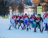 Ein kompaktes Feld: Espen Bjoernstad (NOR), Wendelin Thannheimer (GER), Terence Weber (GER), Kristjan Ilves (EST), Eero Hirvonen (FIN), Manuel Faisst (GER), Joergen Graabak (NOR), (l-r)
