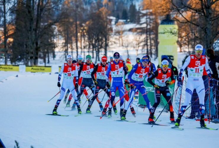 Ein kompaktes Feld: Espen Bjoernstad (NOR), Wendelin Thannheimer (GER), Terence Weber (GER), Kristjan Ilves (EST), Eero Hirvonen (FIN), Manuel Faisst (GER), Joergen Graabak (NOR), (l-r)