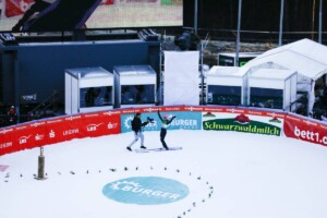 Nathalie Armbruster (GER) freut sich über ihren gelungenen Sprung.