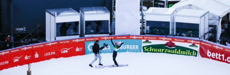 Nathalie Armbruster (GER) freut sich über ihren gelungenen Sprung.