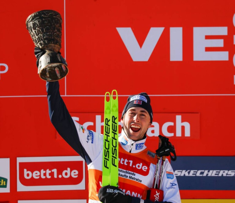 Jarl Magnus Riiber (NOR) gewinnt den Schwarzwaldpokal.