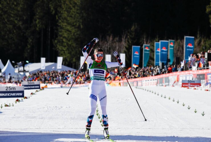 Mari Leinan Lund (NOR) feiert ihren zweiten Weltcupsieg.