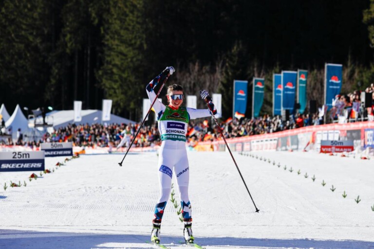 Mari Leinan Lund (NOR) feiert ihren zweiten Weltcupsieg.