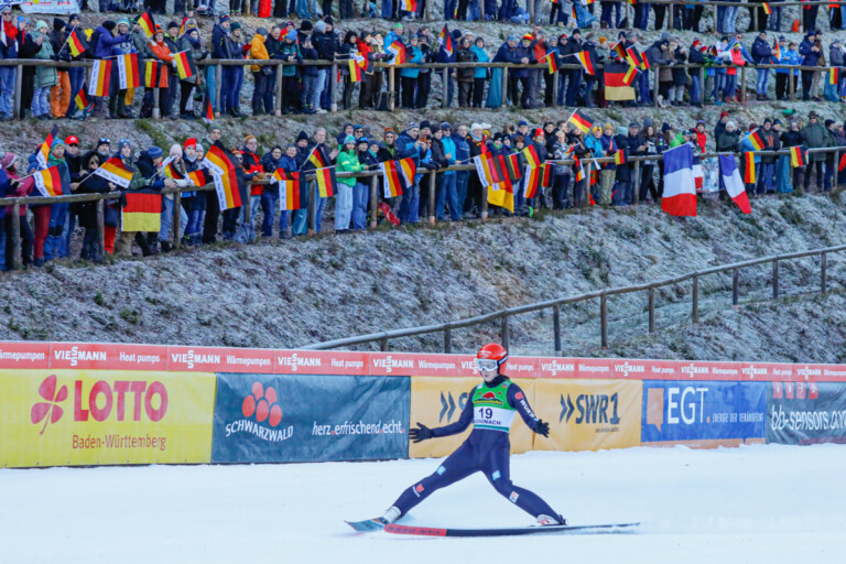 Maria Gerboth (GER) wird vom Schonacher Publikum gefeiert.