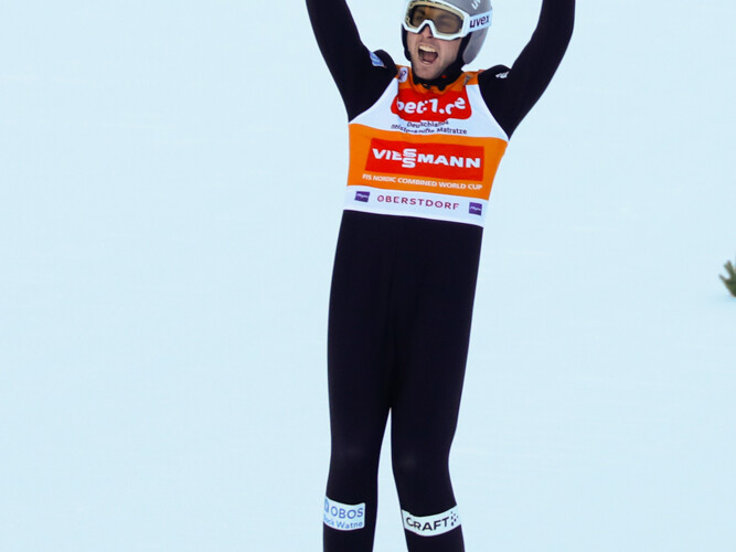 Jarl Magnus Riiber springt Schanzenrekord.