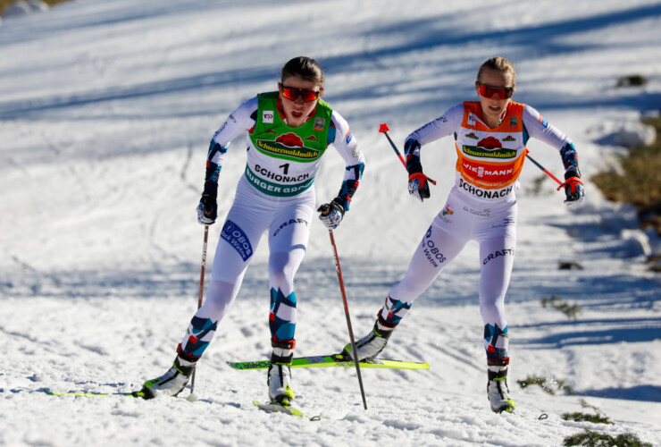 Da war es soweit: Ida Marie Hagen (NOR) ist an Mari Leinan Lund (NOR) herangelaufen. (r-l)