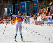 Ida Marie Hagen (NOR) feiert ihren dritten Weltcupsieg.