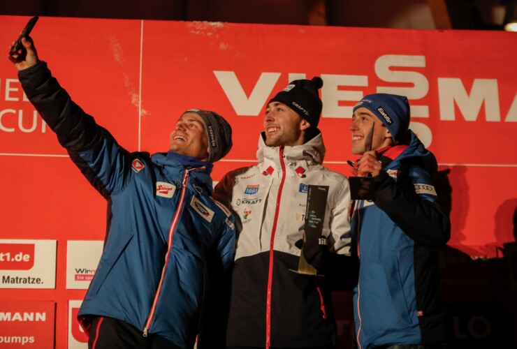 Sieger-Selfie: Johannes Lamparter (AUT), Jarl Magnus Riiber (NOR), Stefan Rettenegger (AUT) (l-r)