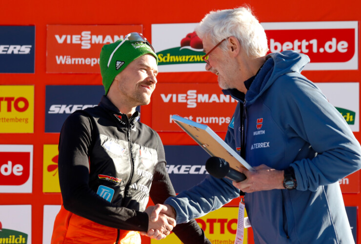 Fabian Riessle (GER) erhält von DSV-Präsident Franz Steinle das Ehrensportabzeichen in Gold.
